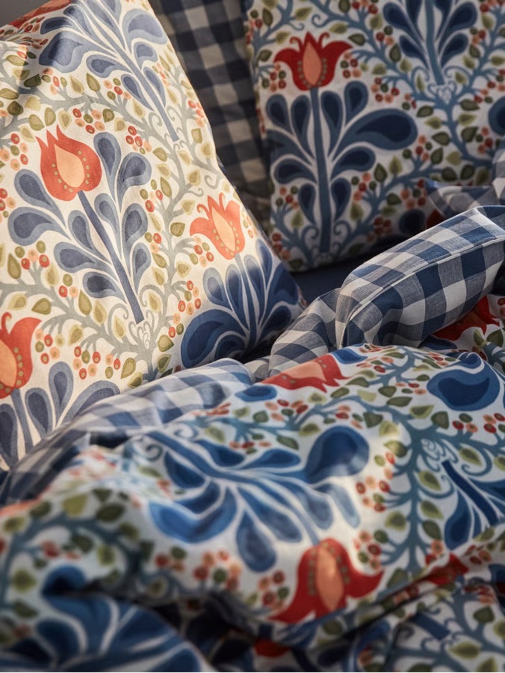 Floral Blue & Red Duvet Cover Set-Full/Queen (Double/Queen) size - Picture 2 of 8